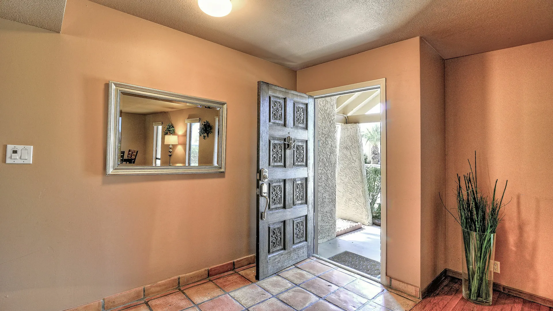 Contacten van Redfield 3 Bedroom Home Scottsdale